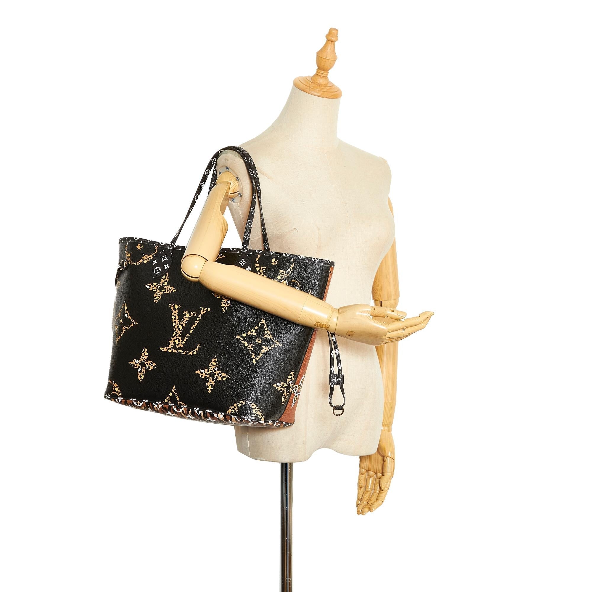 Louis Vuitton Monogram Giant Jungle Neverfull MM (SHG-4HIPD2)