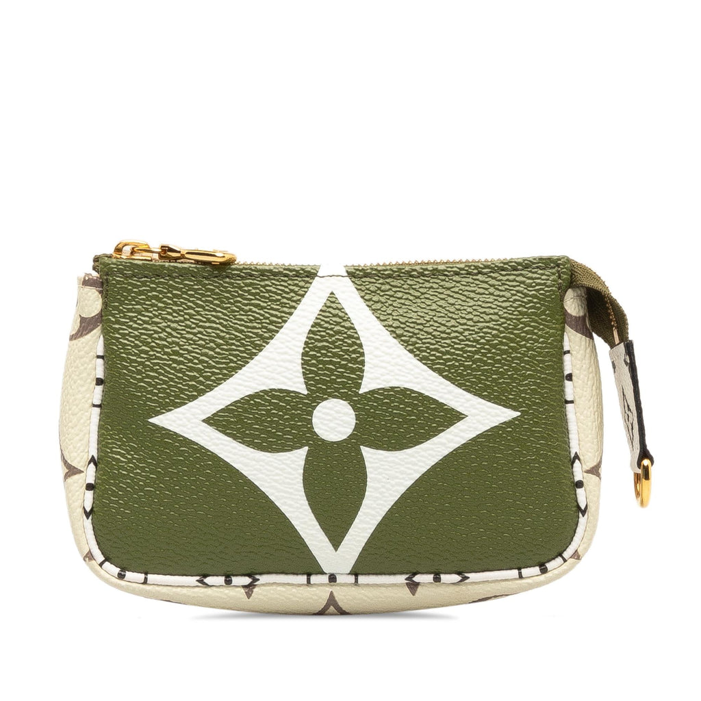 Louis Vuitton Monogram Giant Micro Pochette Accessoires (SHG-ks3wag)