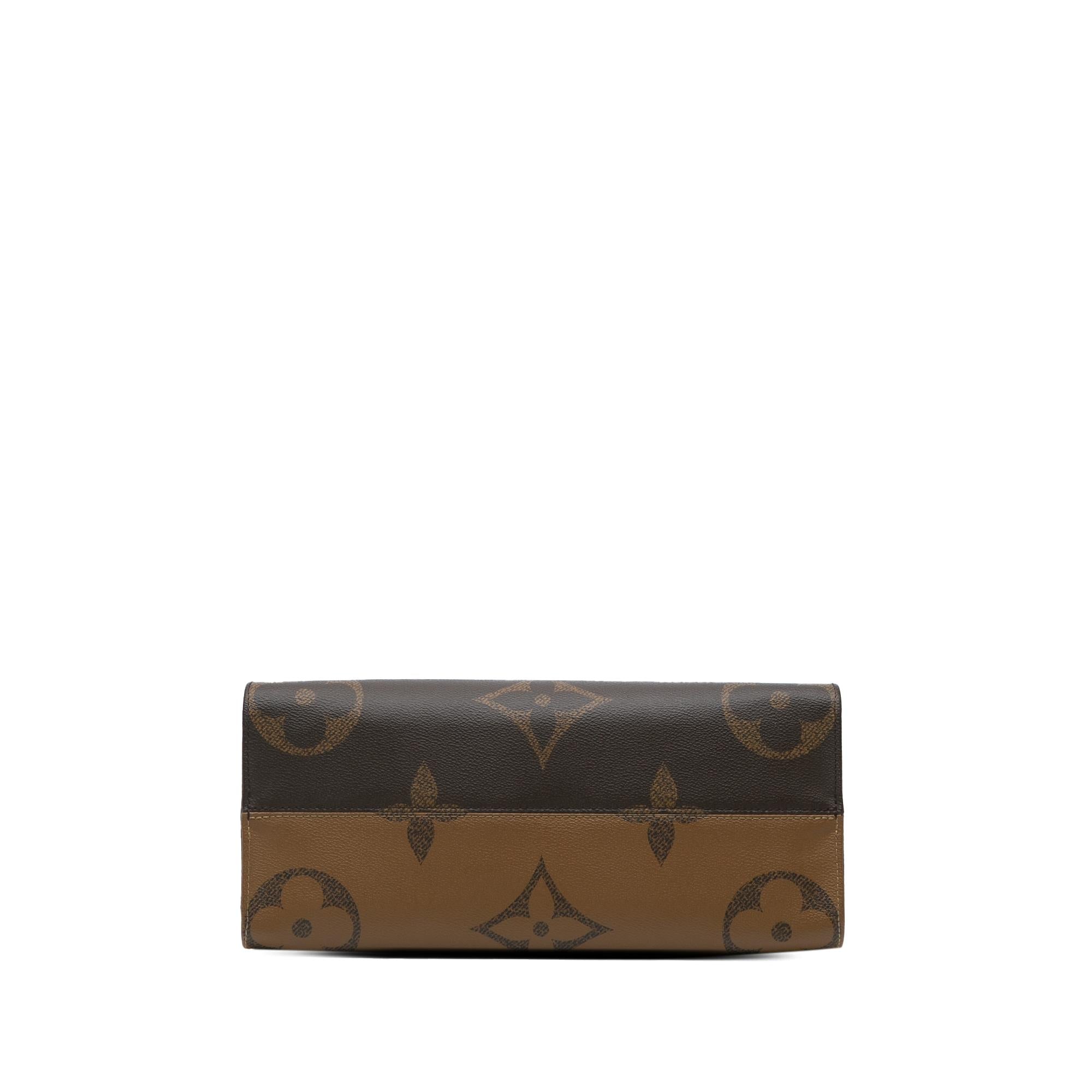 Louis Vuitton Monogram Giant OnTheGo MM