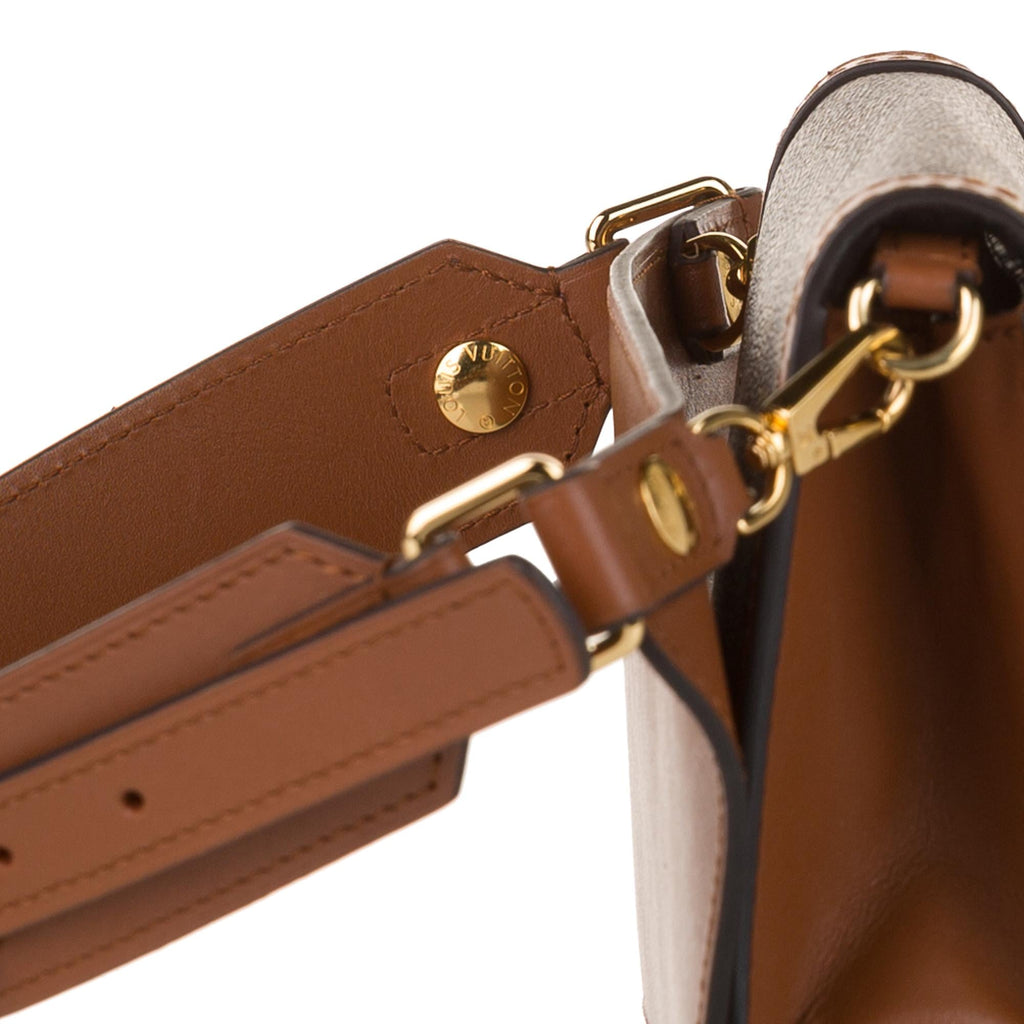 Louis Vuitton Monogram Giant Reverse Dauphine Bumbag (SHG-34448)