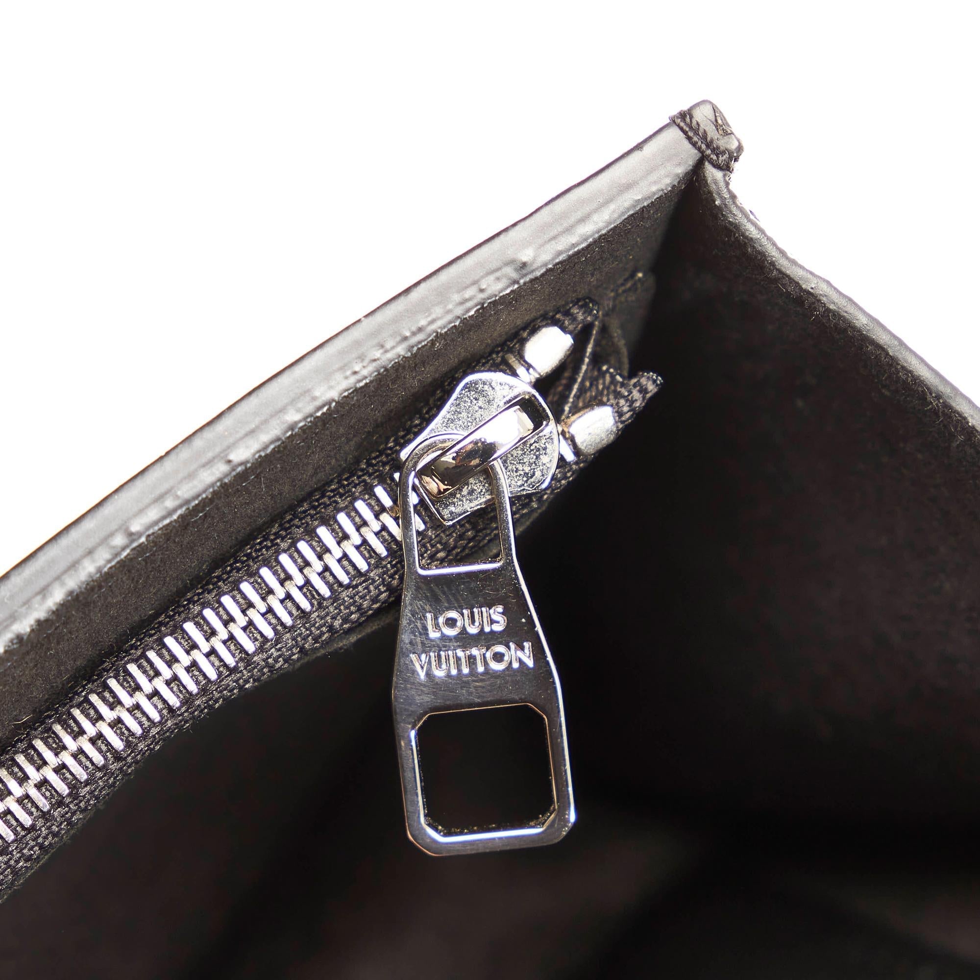 Louis Vuitton Monogram Giant Reverse Dauphine Bumbag (SHG-AHSvLI)