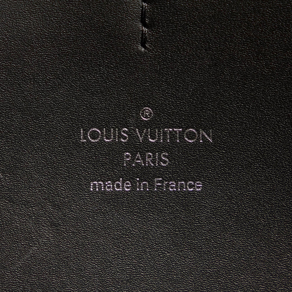 Louis Vuitton Monogram Giant Reverse Dauphine Bumbag (SHG-AHSvLI)
