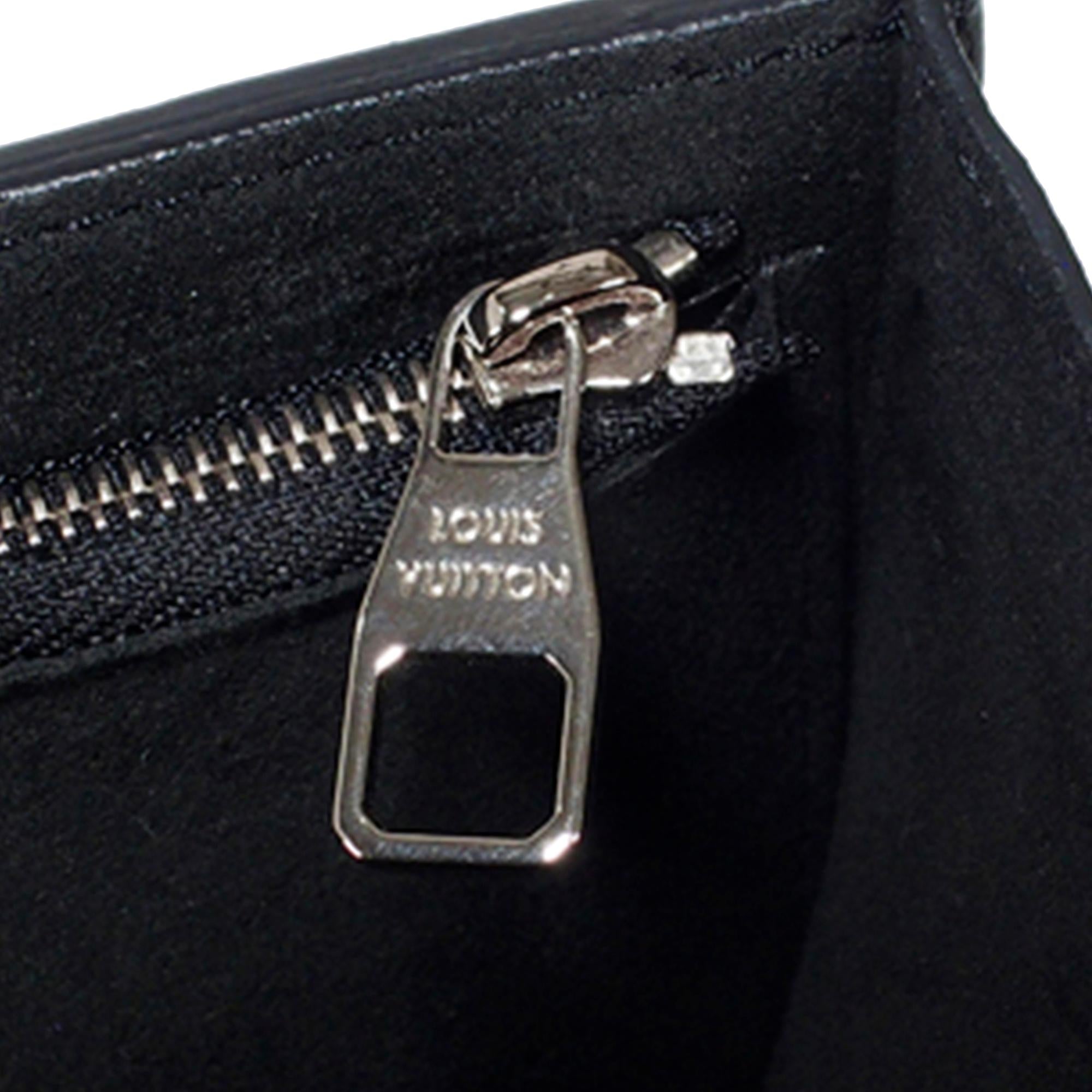 Louis Vuitton Monogram Giant Reverse Dauphine Bumbag (SHG-AHSvLI)