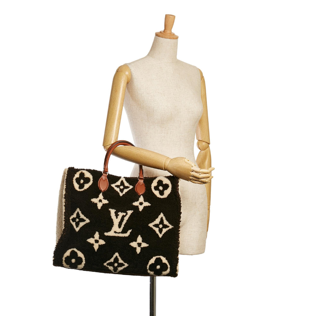 Louis Vuitton Monogram Giant Shearling Teddy Onthego GM (SHG-35056)