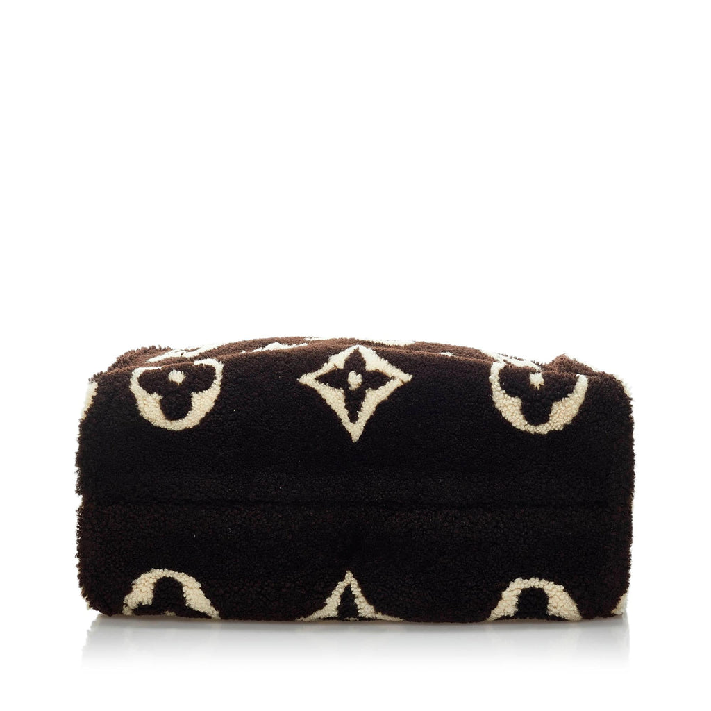 Louis Vuitton Monogram Giant Shearling Teddy Onthego GM