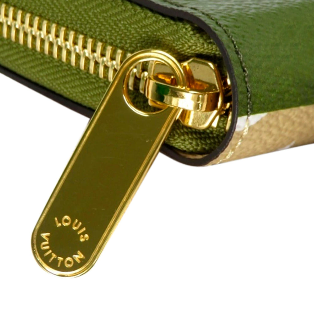 Louis Vuitton Monogram Giant Zippy Wallet (SHG-KCxW91)