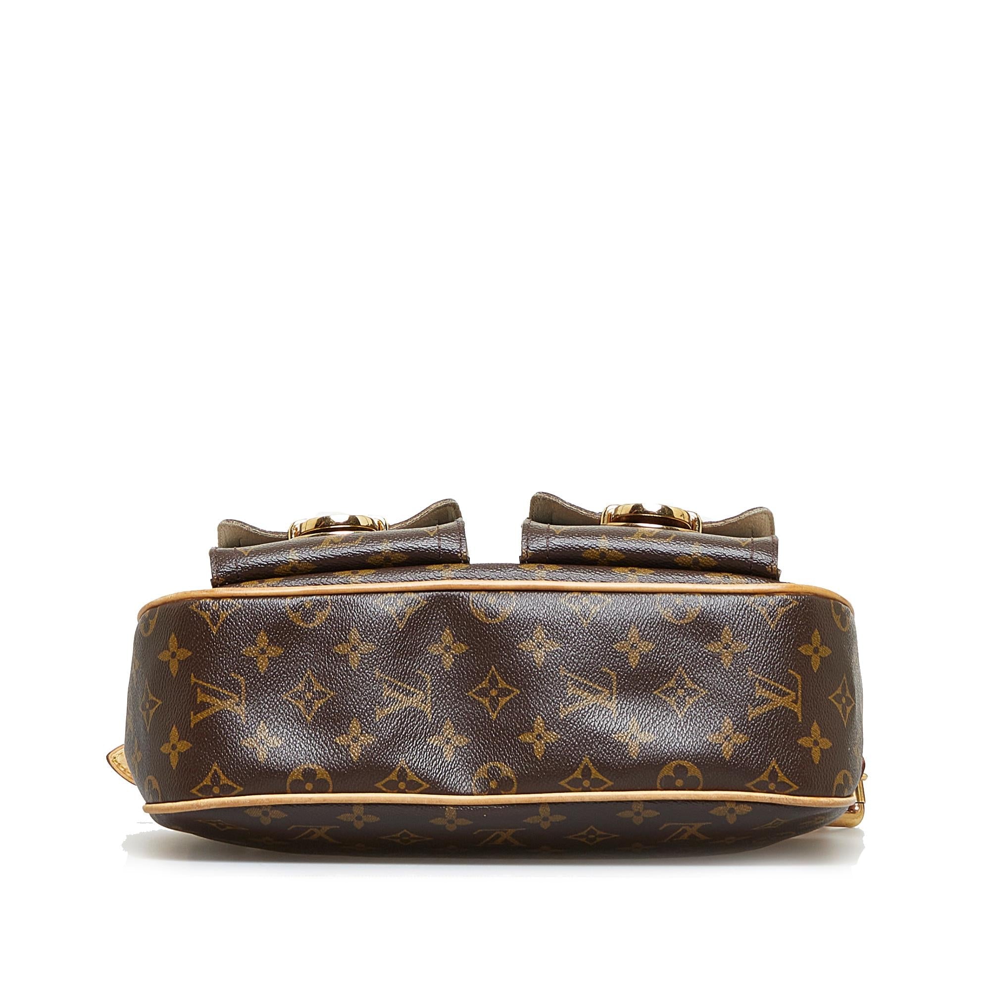 Louis Vuitton Monogram Hudson GM (SHG-gafTrh)