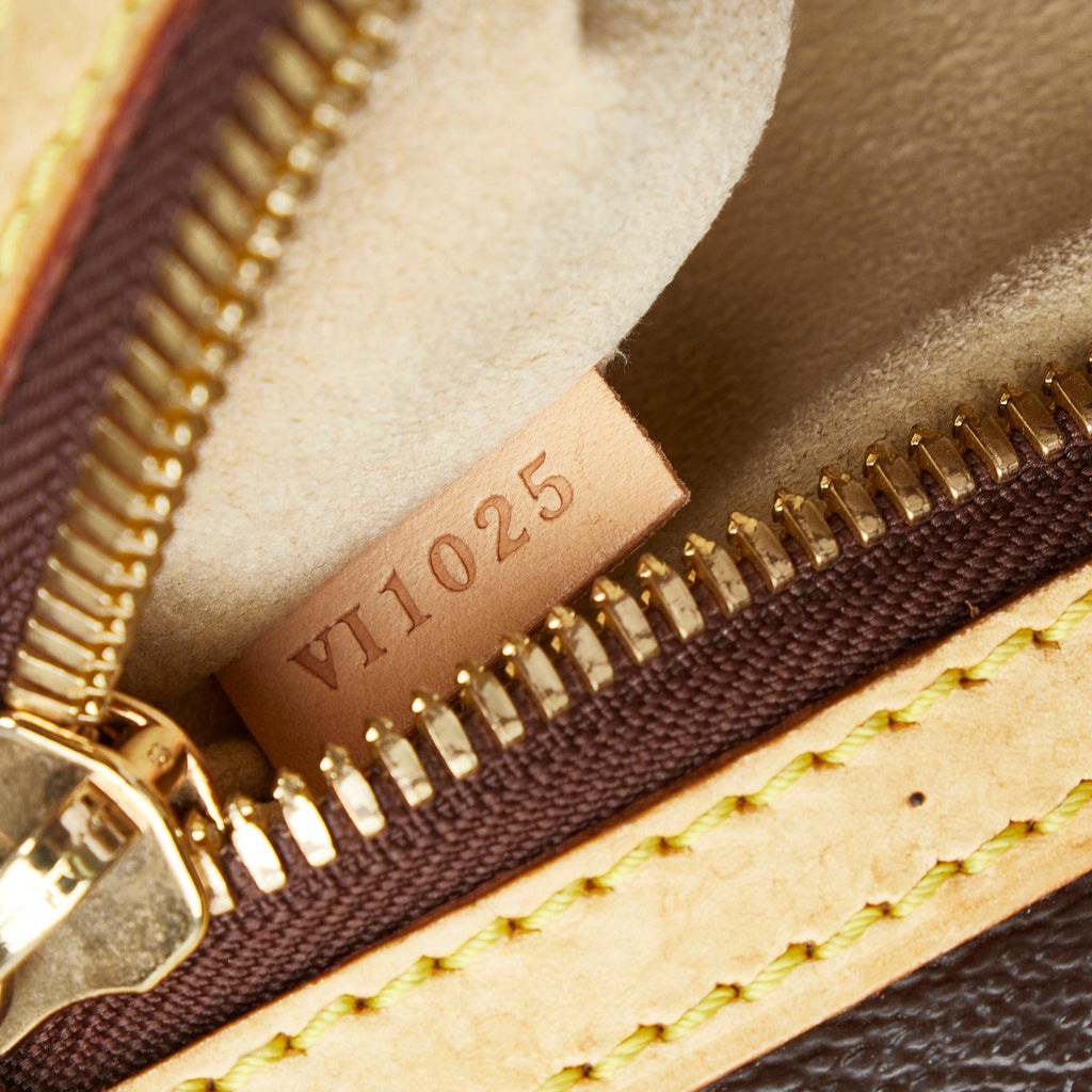 Louis Vuitton Monogram Hudson GM (SHG-gafTrh)