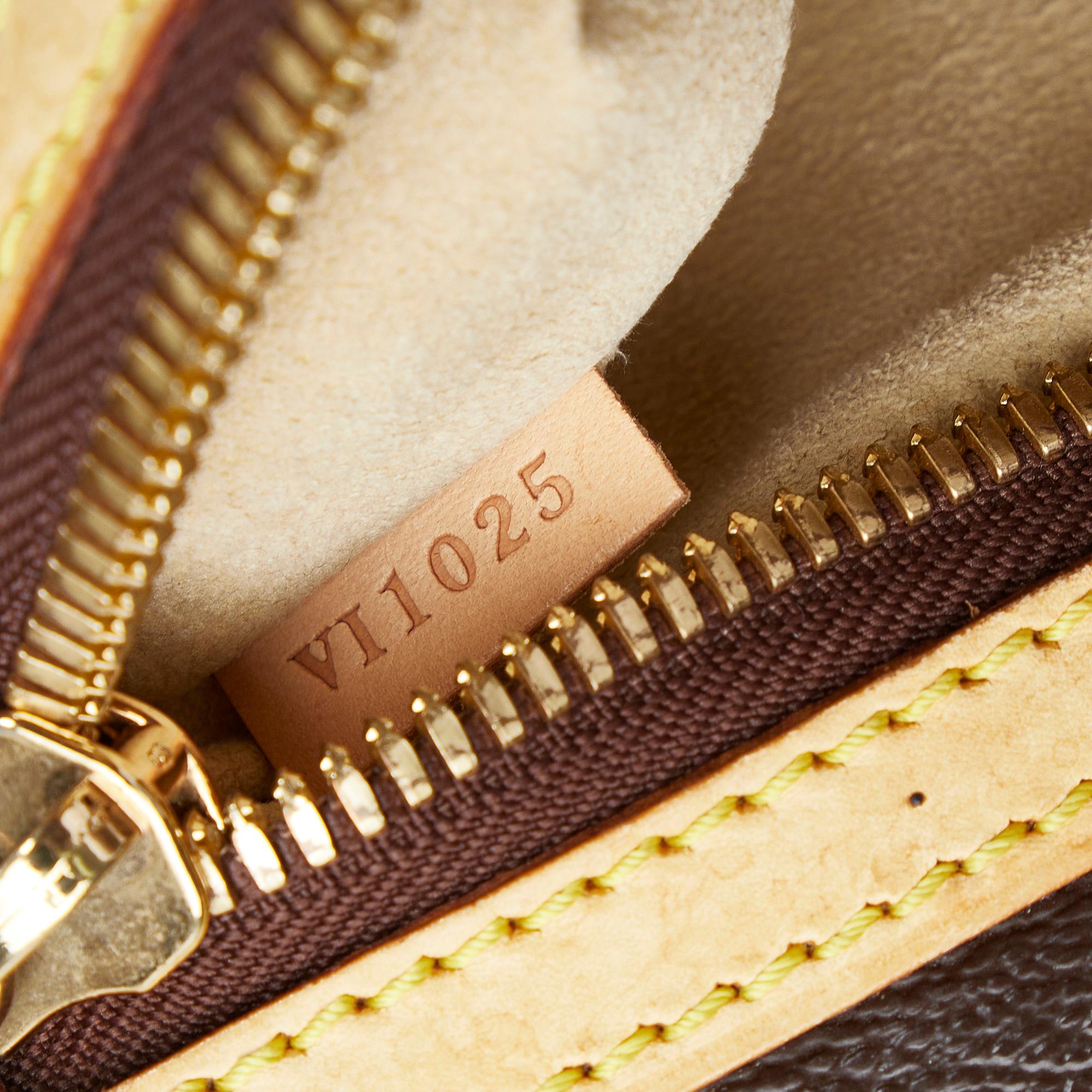 Louis Vuitton Monogram Hudson GM (SHG-gafTrh)