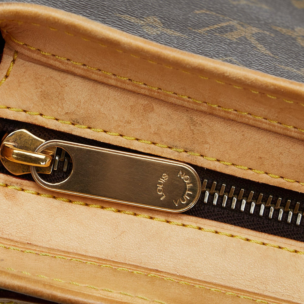 Louis Vuitton Monogram Hudson GM (SHG-gafTrh)