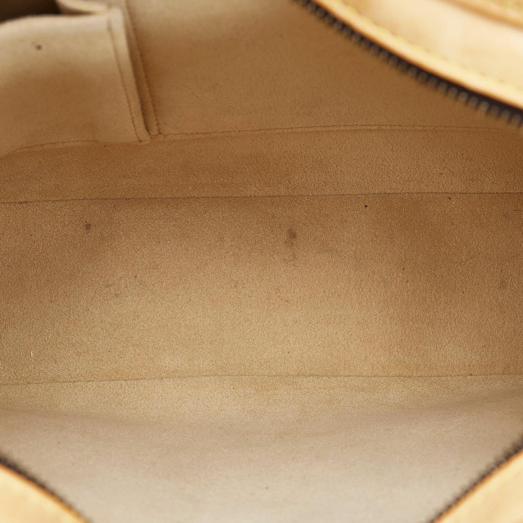 Louis Vuitton Monogram Hudson GM (SHG-gafTrh)