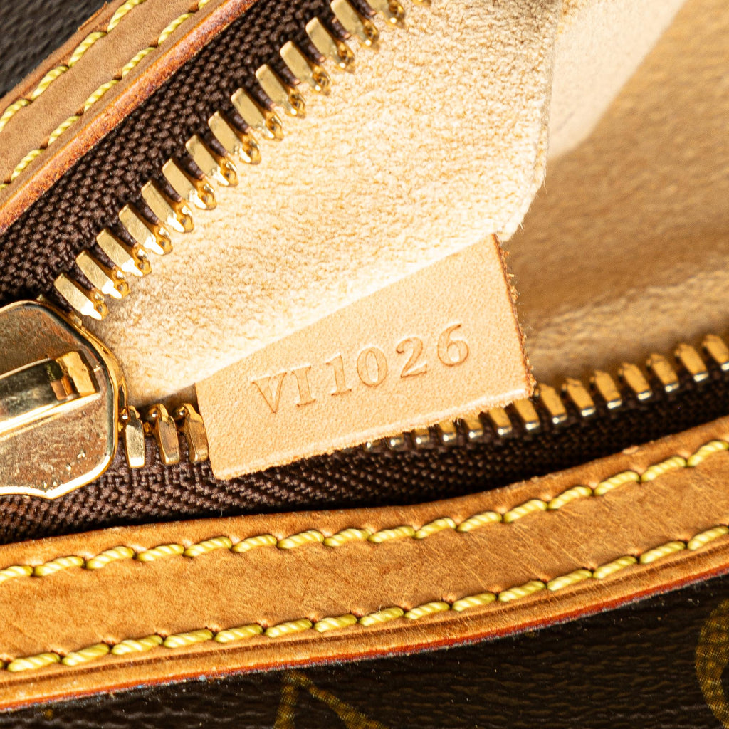 Louis Vuitton Monogram Hudson GM (SHG-GVz6cL)
