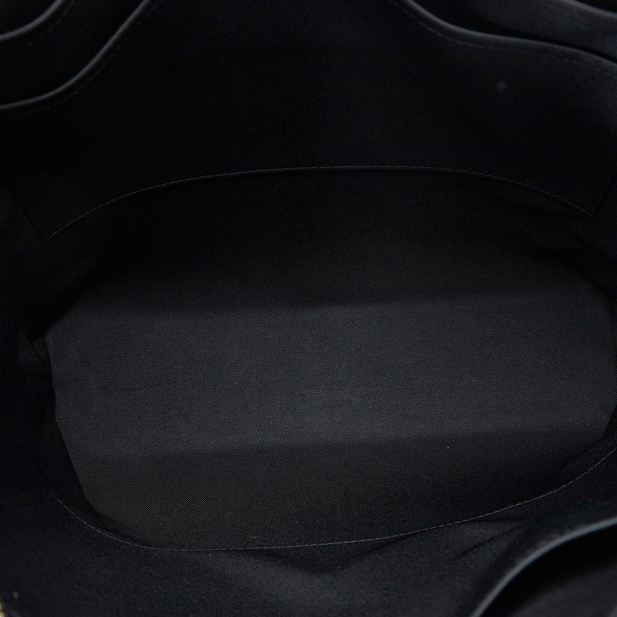 Louis Vuitton Monogram Illusion Explorer Tote (SHG-yK2cw7)