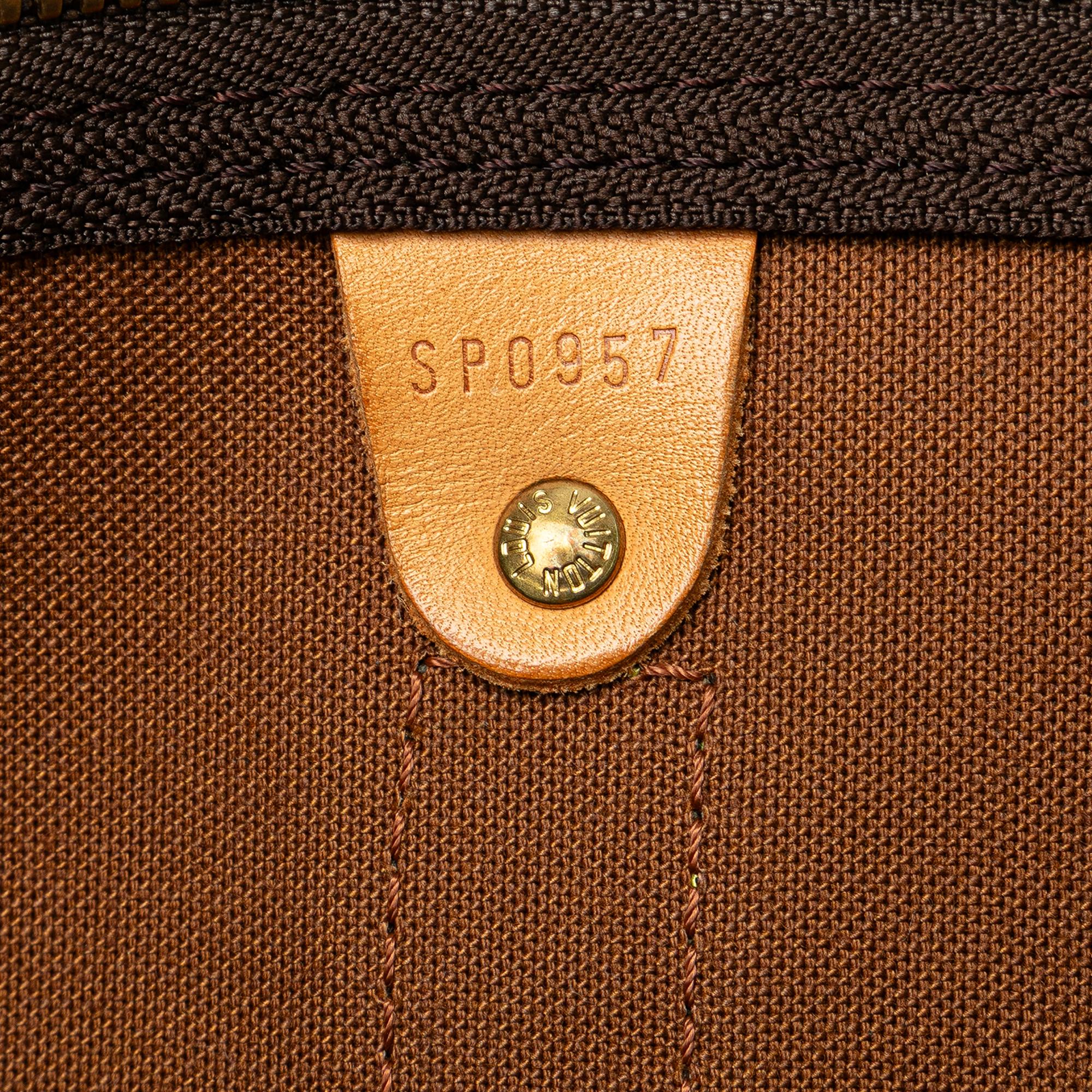 Louis Vuitton Monogram Keepall 50 (SHG-OMzAhA)