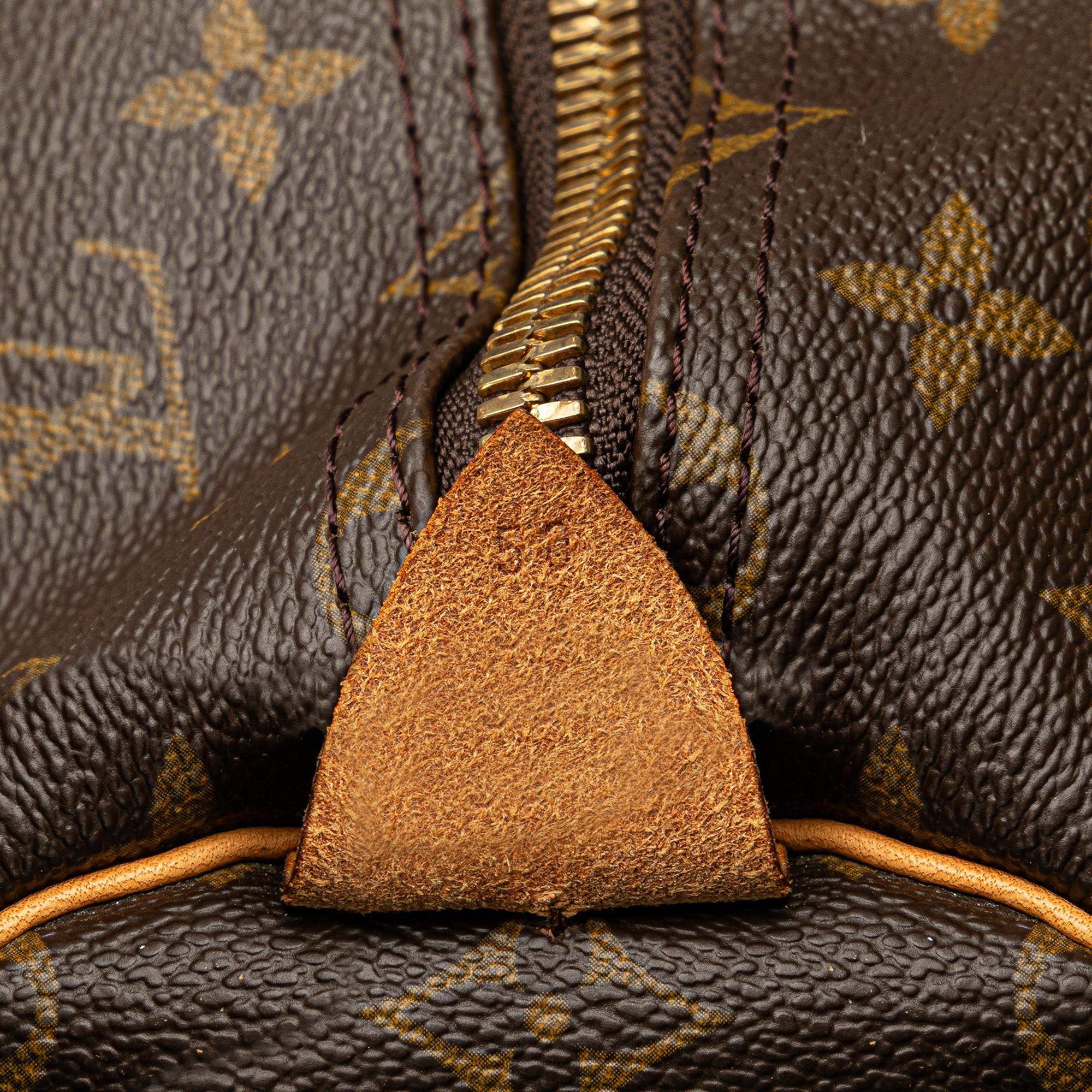 Louis Vuitton Monogram Keepall 50 (SHG-OMzAhA)