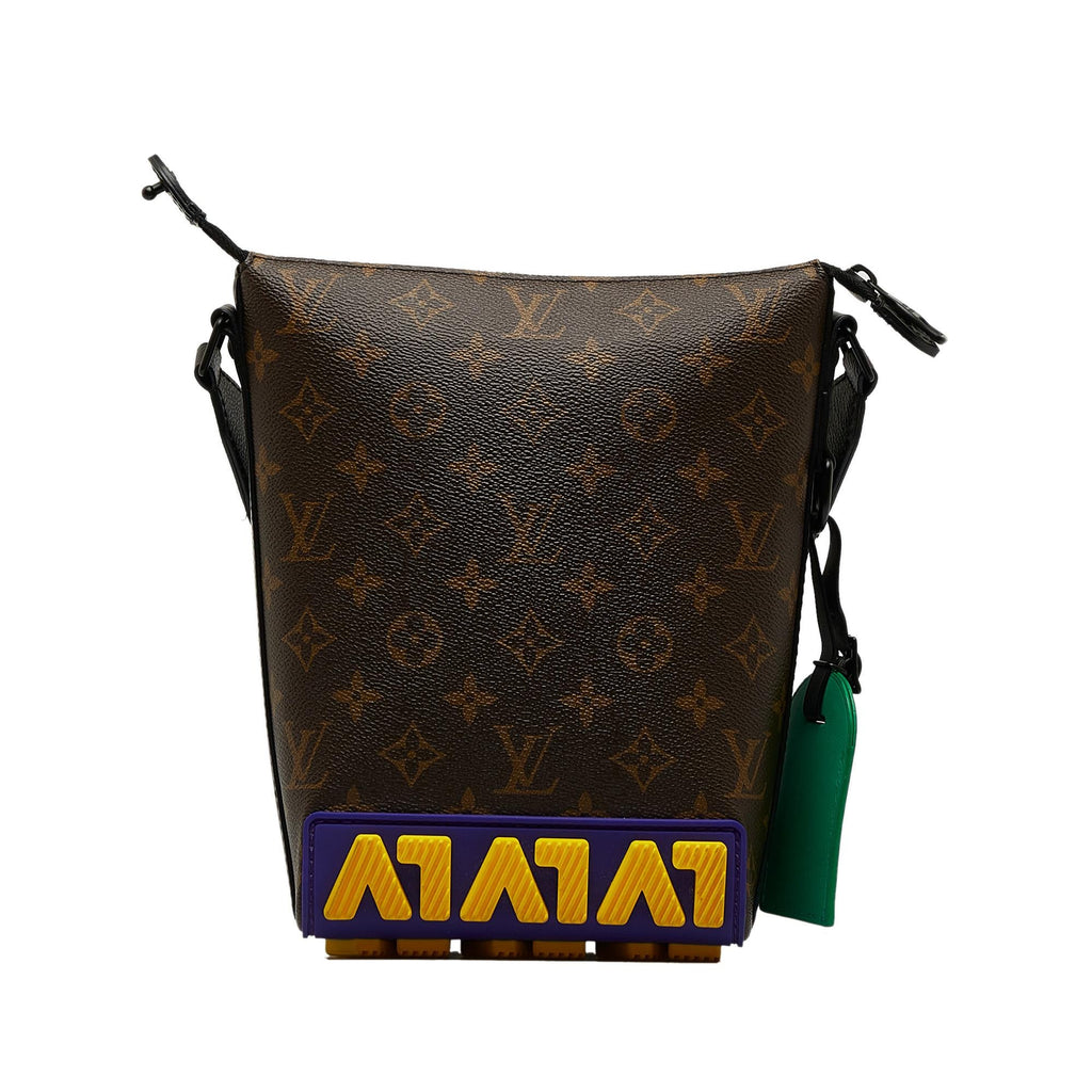 Louis Vuitton Monogram LV Rubber Cruiser (SHG-OGaQ88)