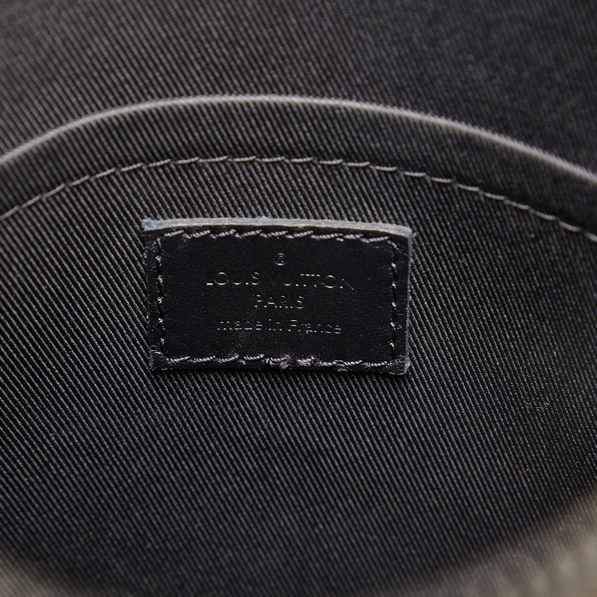 Louis Vuitton Monogram LV Rubber Cruiser (SHG-0BVDas)