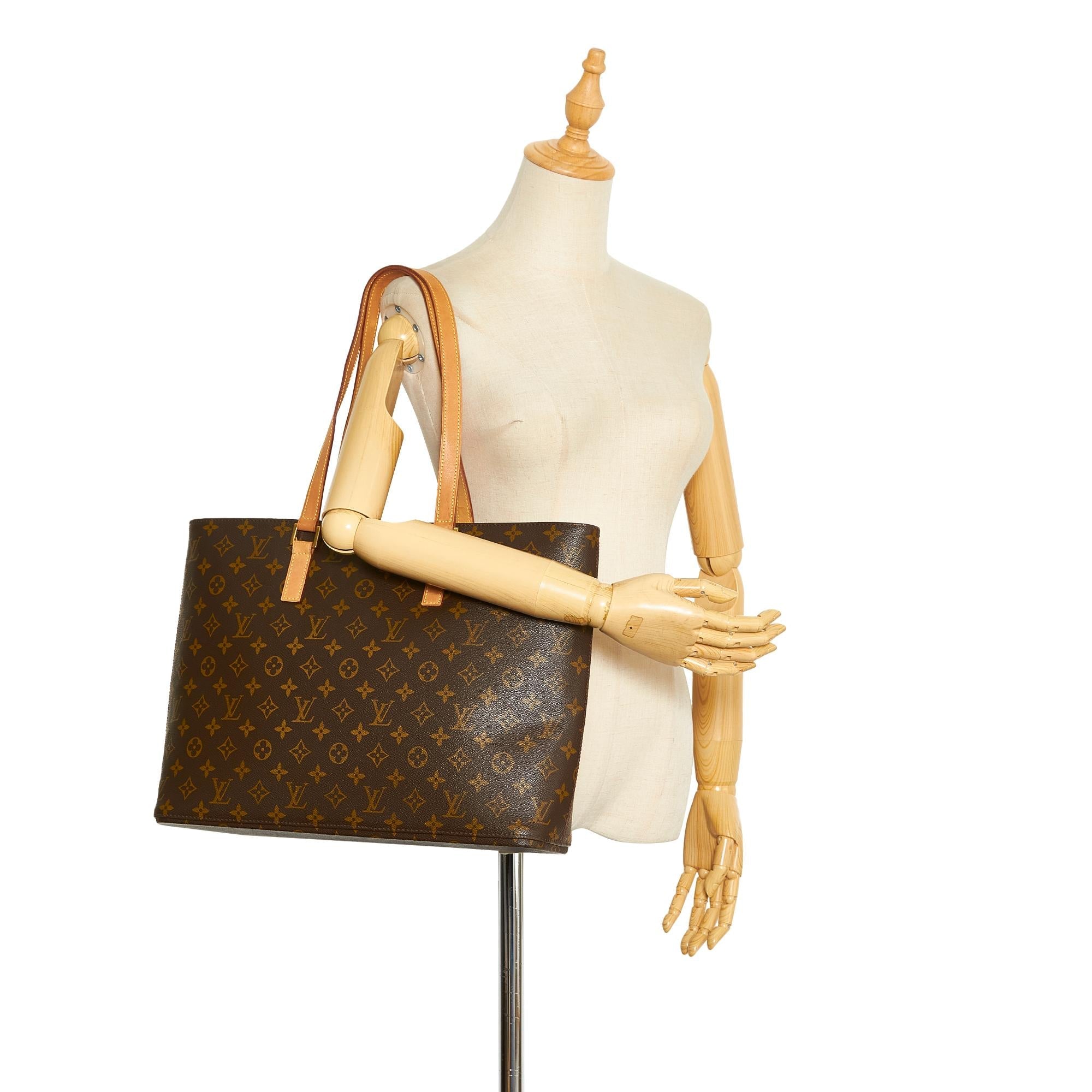 Louis Vuitton Monogram Luco (SHG-fExlmj)
