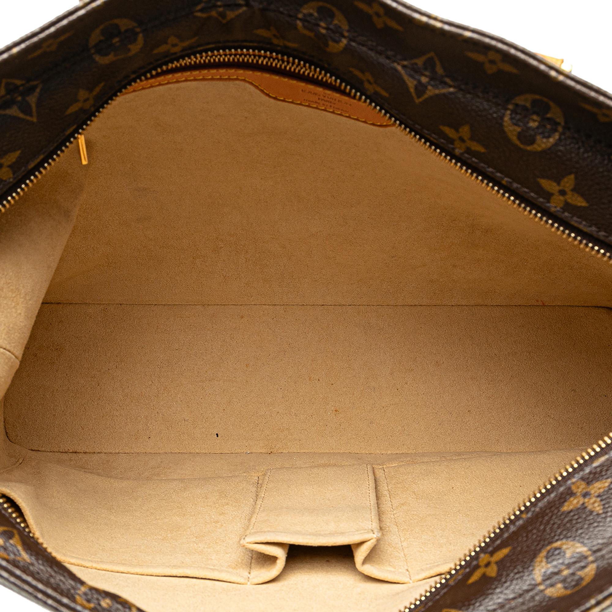 Louis Vuitton Monogram Luco (SHG-GkOopl)