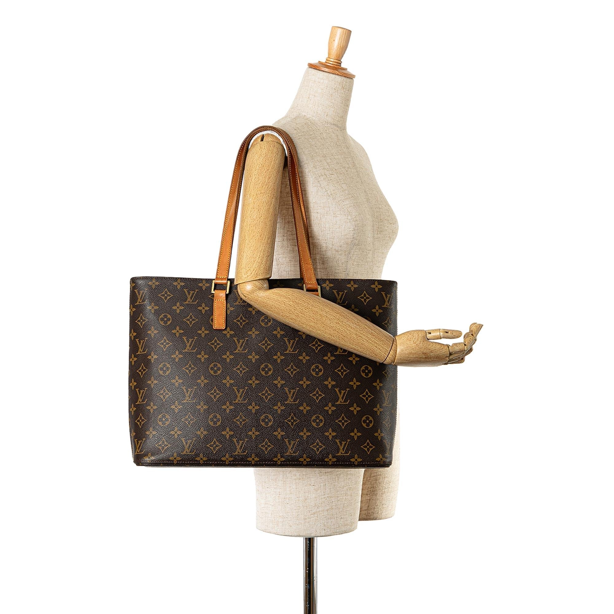 Louis Vuitton Monogram Luco (SHG-dhybRV)