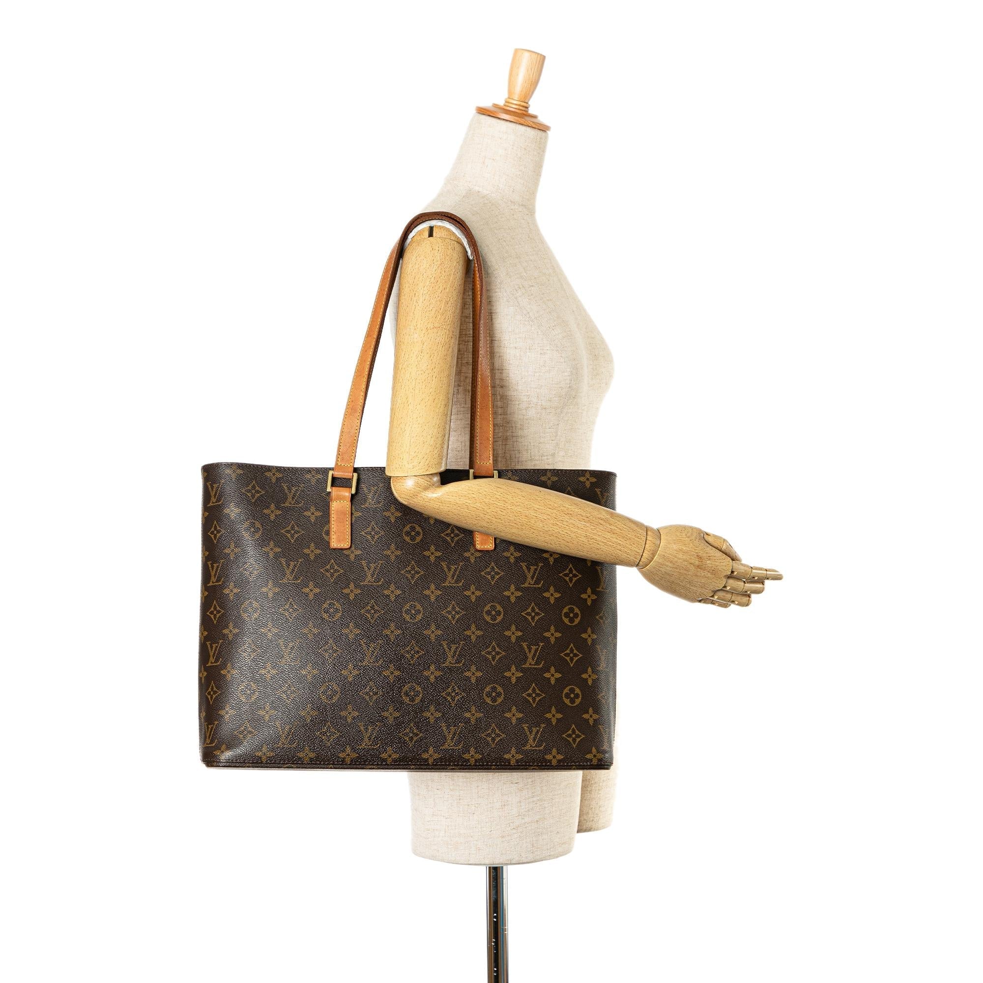 Louis Vuitton Monogram Luco (SHG-lddYIL)