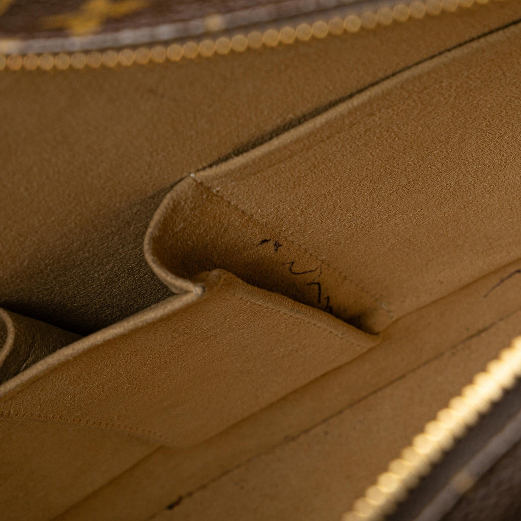 Louis Vuitton Monogram Luco (SHG-mu8cnG)