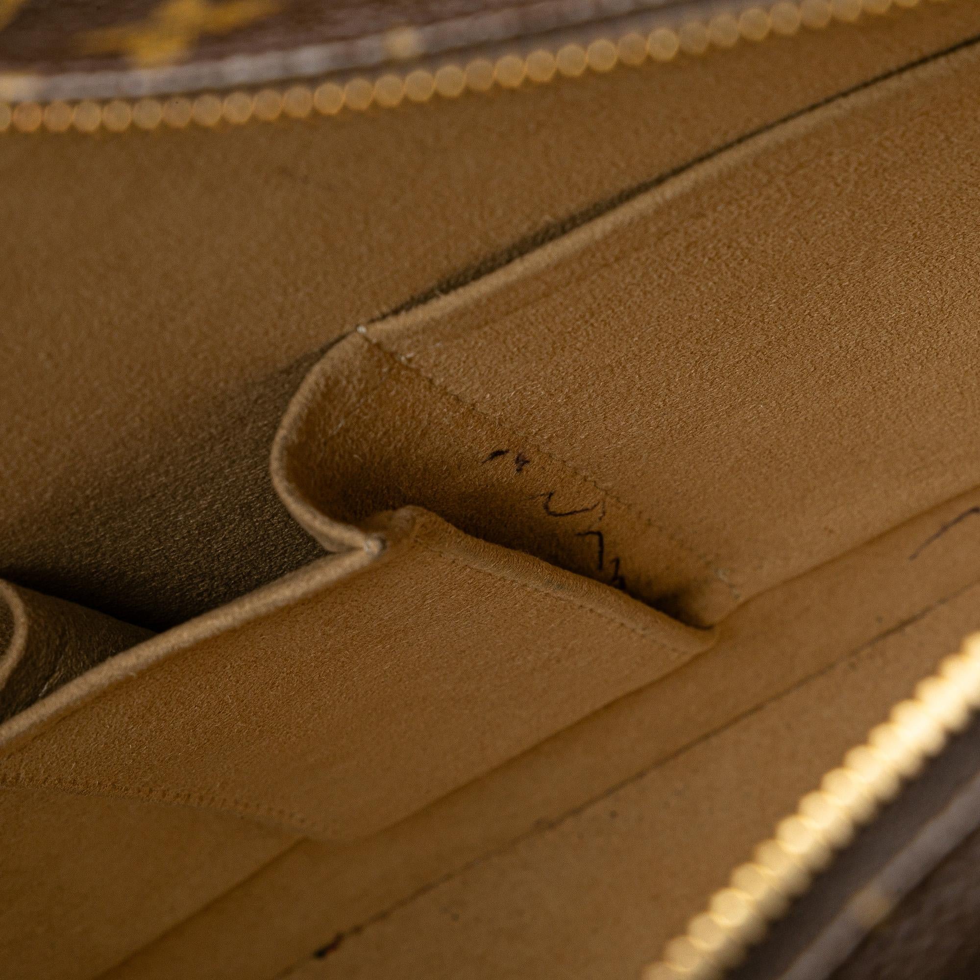 Louis Vuitton Monogram Luco (SHG-mu8cnG)