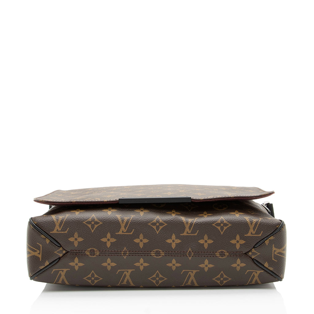 Louis Vuitton Monogram Macassar Canvas District MM Messenger