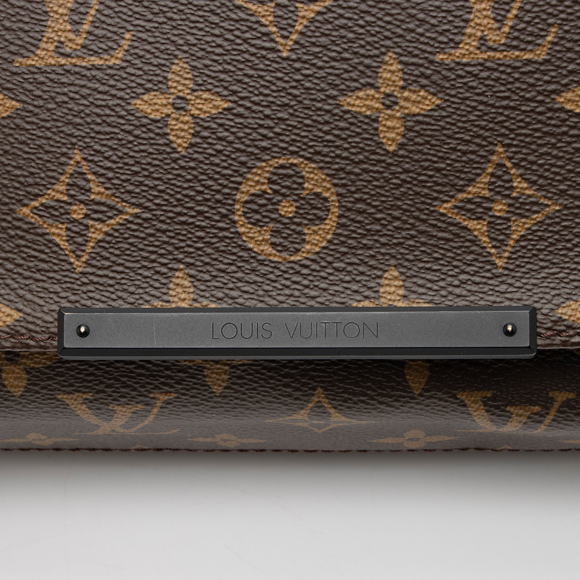 Louis Vuitton Monogram Macassar Canvas District MM Messenger