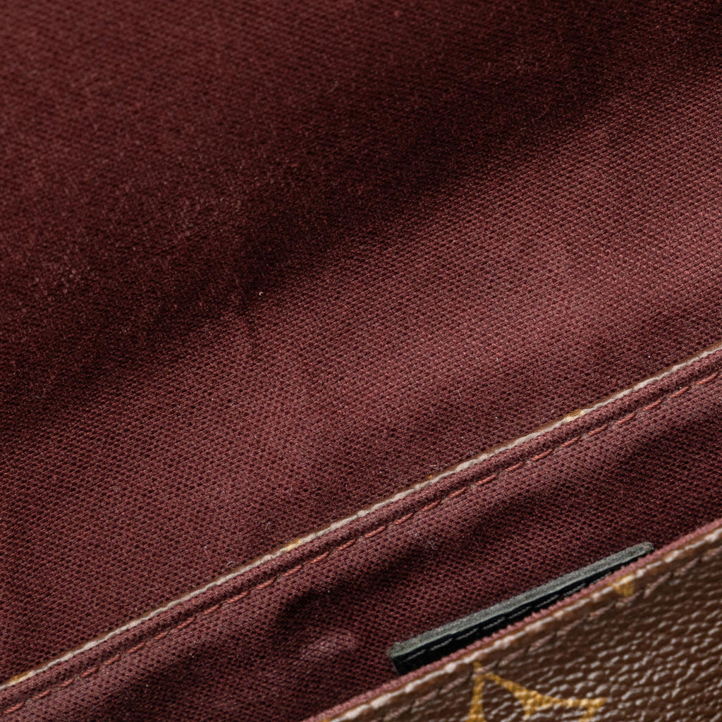 Louis Vuitton Monogram Macassar District PM (SHG-rmjoyV)