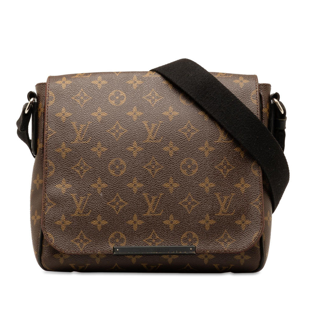 Louis Vuitton Monogram Macassar District PM (SHG-rmjoyV)