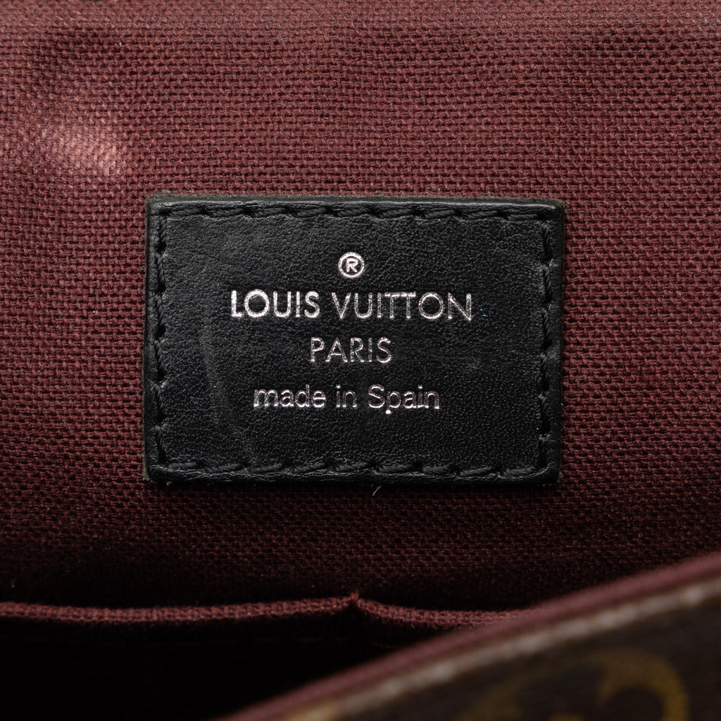 Louis Vuitton Monogram Macassar District PM (SHG-rmjoyV)