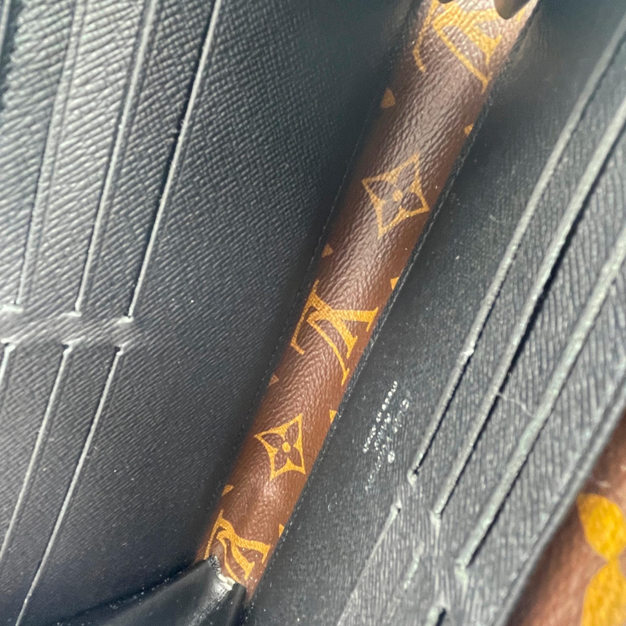 Louis Vuitton Monogram Macassar Zippy Dragonne (SHG-wgkDks)