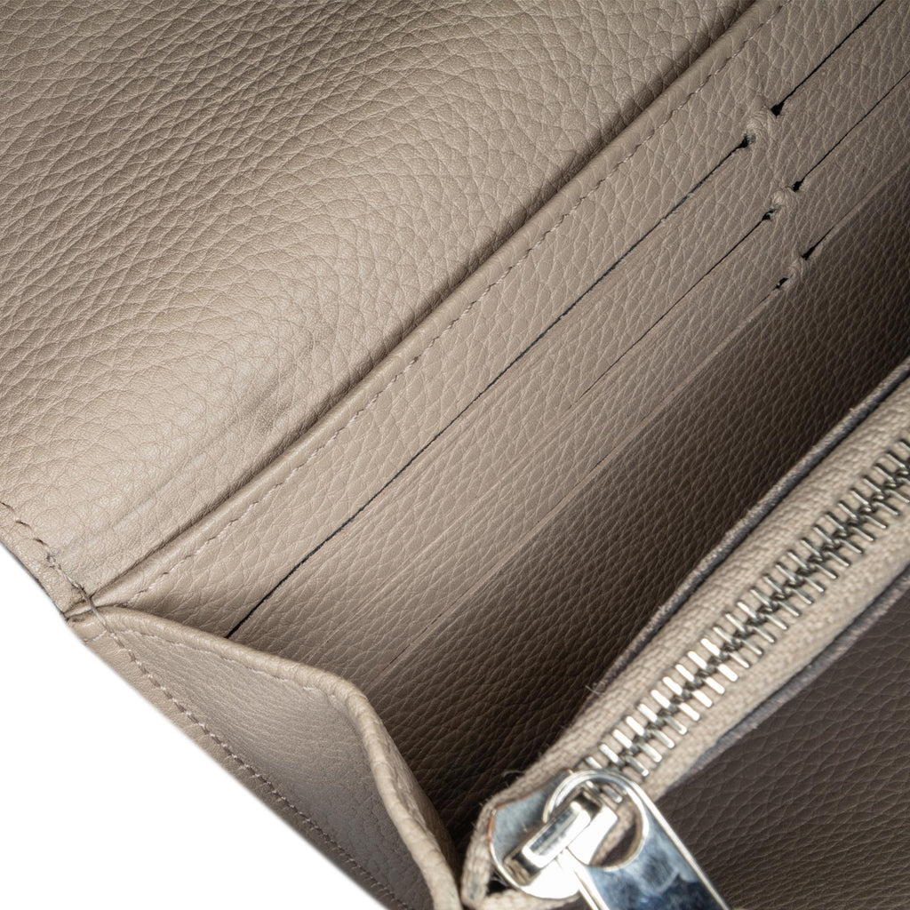 Louis Vuitton Monogram Mahina Iris Long Wallet (SHG-GiQ5Nr)