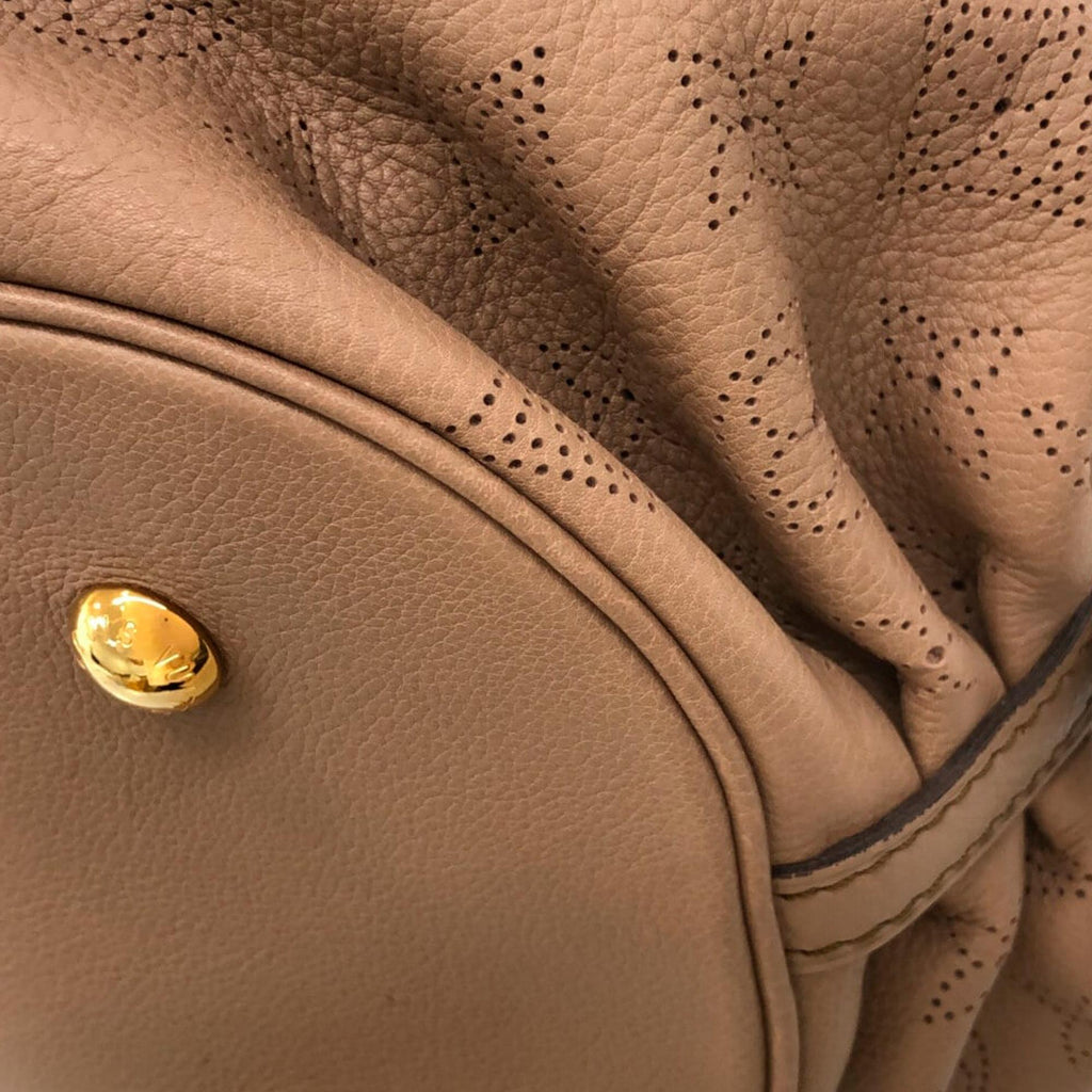 Louis Vuitton Monogram Mahina L Hobo (SHG-mHEWzq)