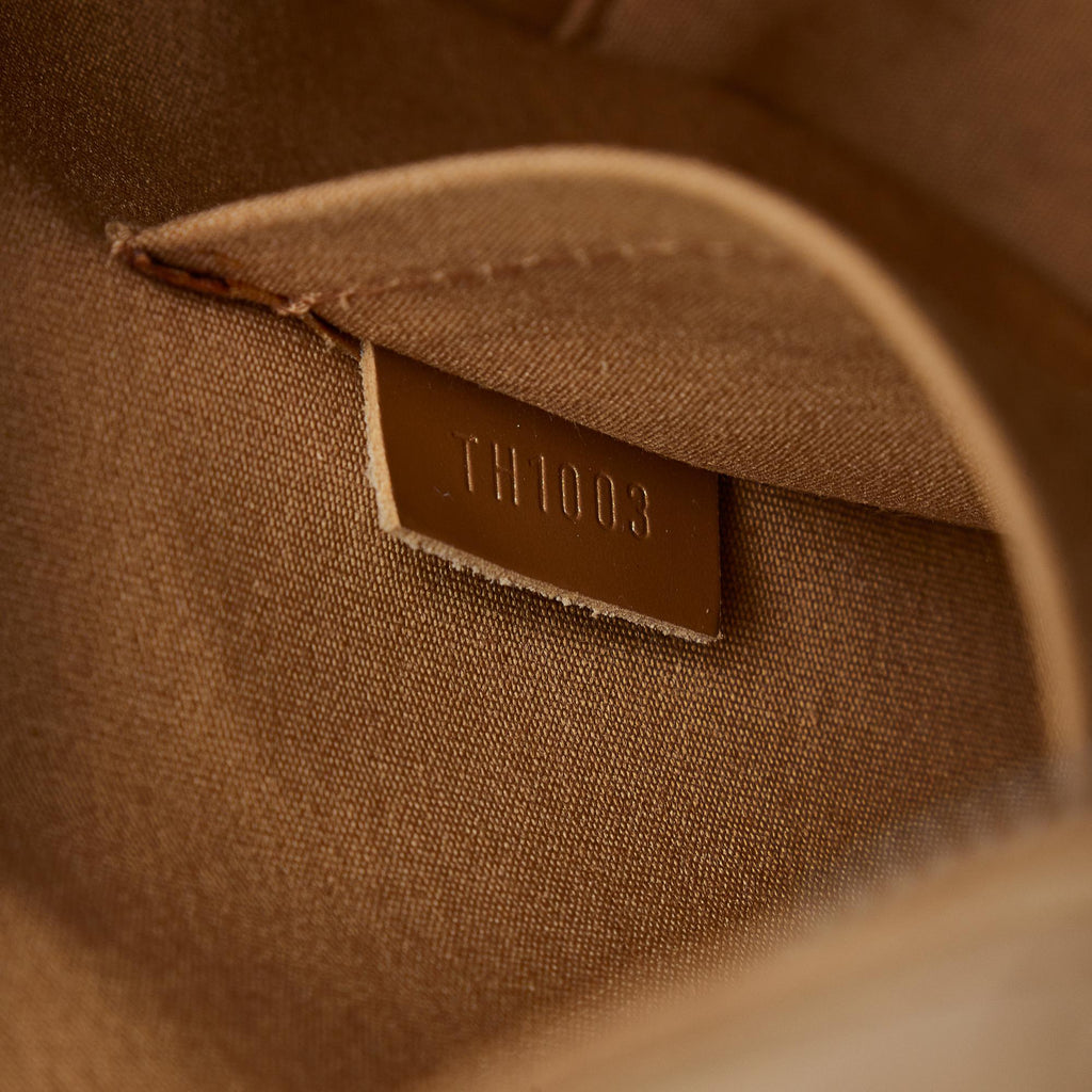 Louis Vuitton Monogram Mat Shelton (SHG-sHpoFt)