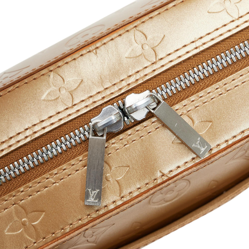 Louis Vuitton Monogram Mat Shelton (SHG-sHpoFt)
