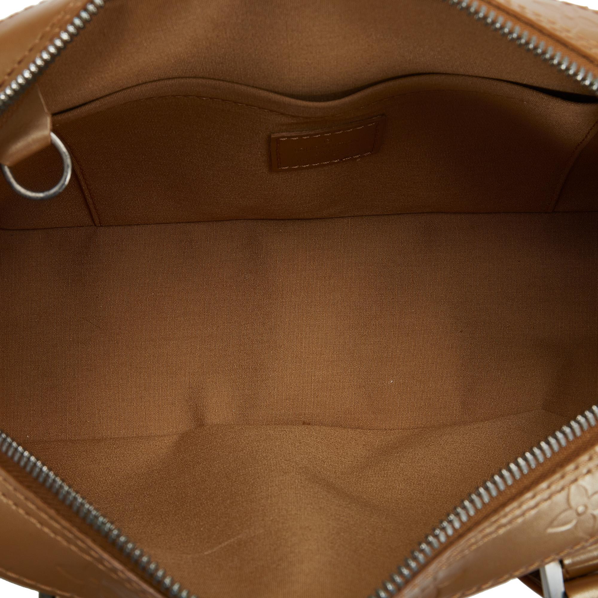 Louis Vuitton Monogram Mat Shelton (SHG-sHpoFt)