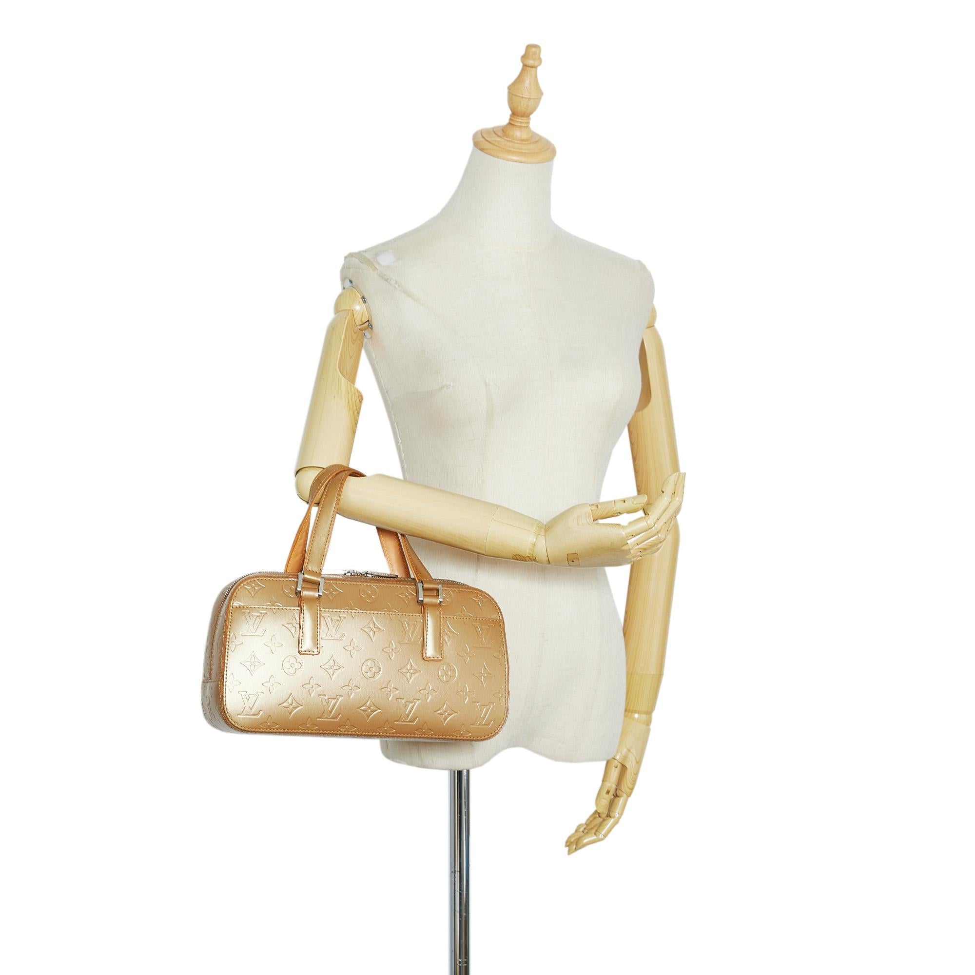 Louis Vuitton Monogram Mat Shelton (SHG-sHpoFt)