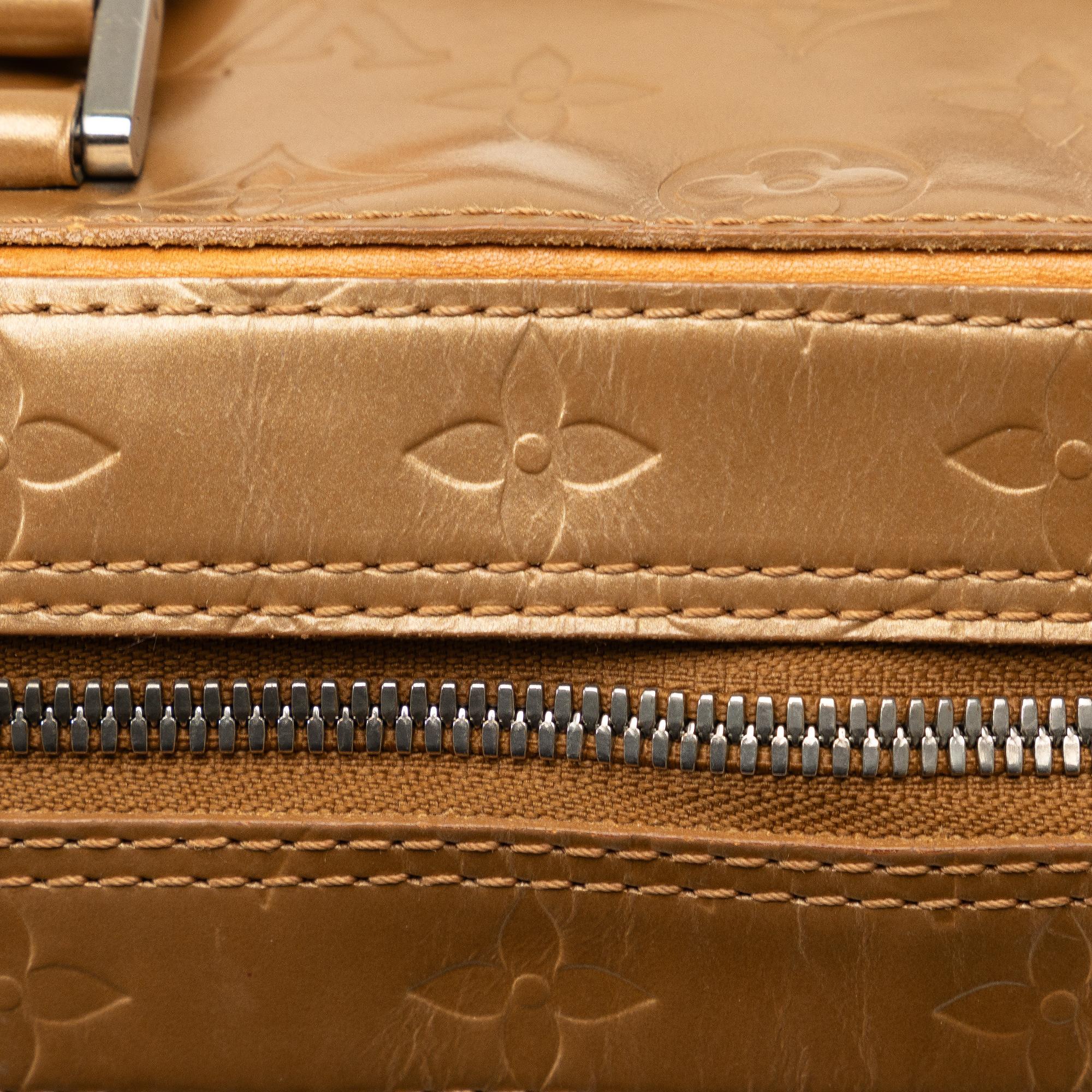 Louis Vuitton Monogram Mat Shelton (SHG-VtubuP)