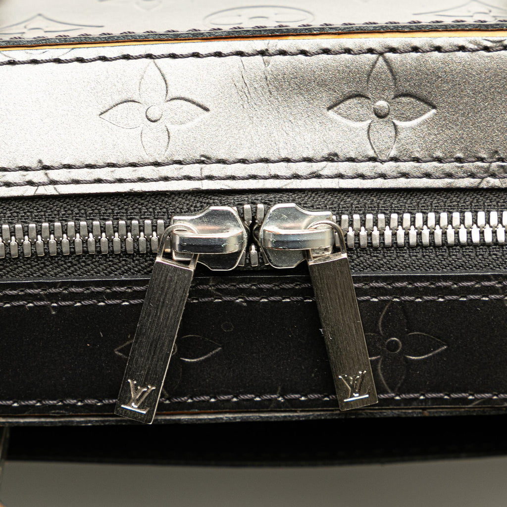Louis Vuitton Monogram Mat Shelton (SHG-dE5A3H)