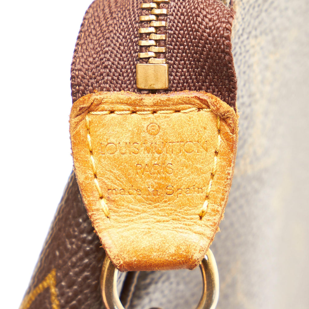 Louis Vuitton Monogram Mini Pochette Accessoires (SHG-MuRX4F)