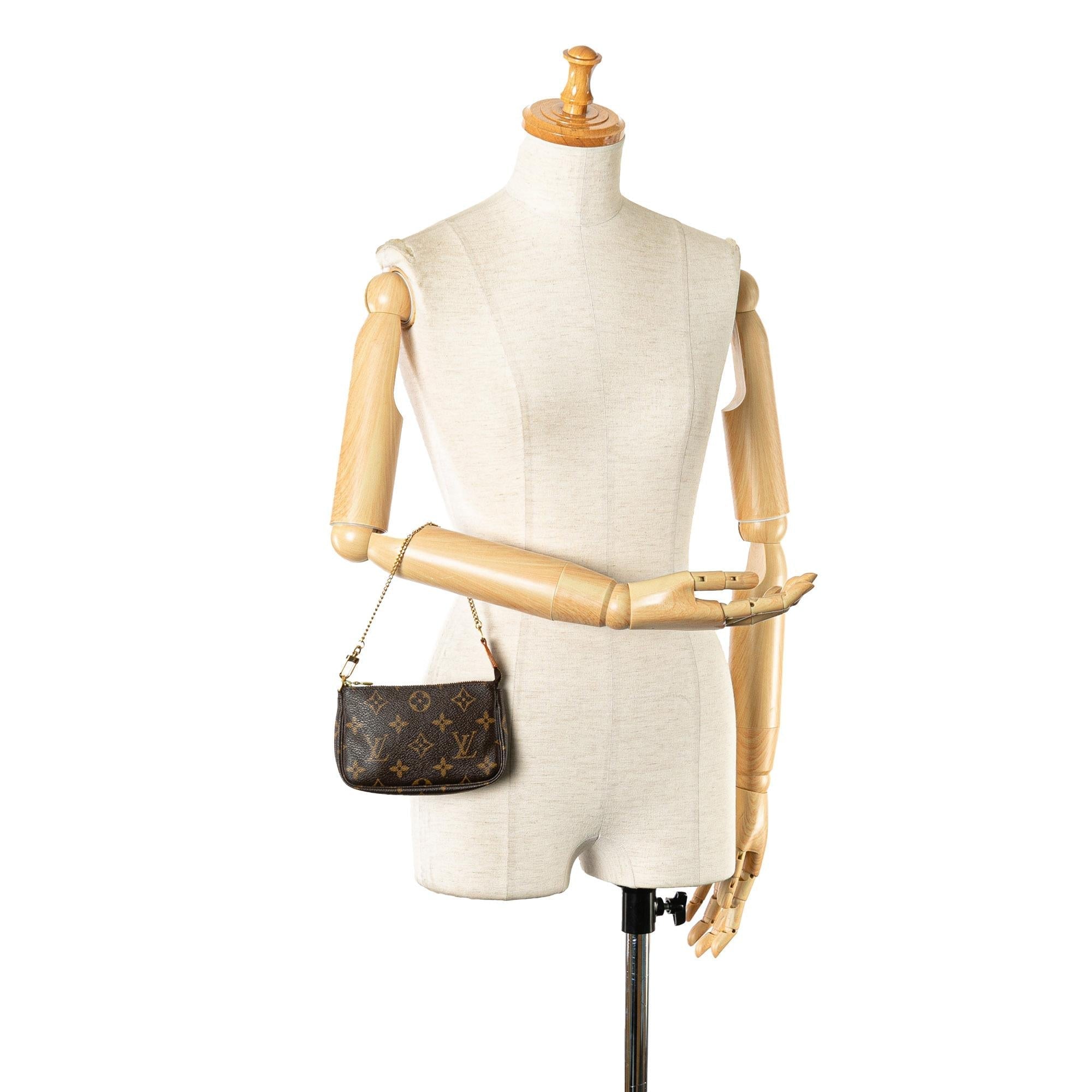 Louis Vuitton Monogram Mini Pochette Accessoires (SHG-Vw5kmb)