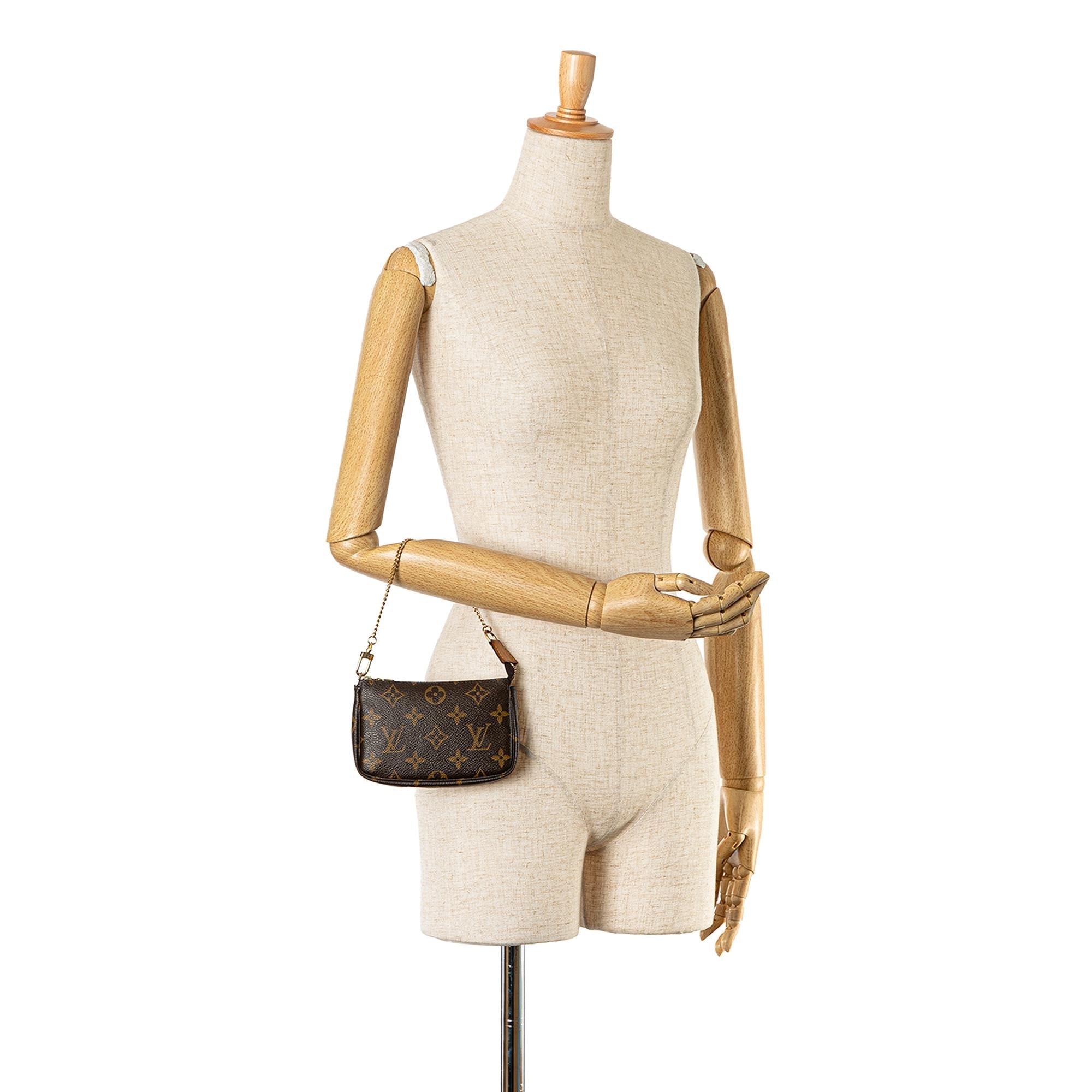 Louis Vuitton Monogram Mini Pochette Accessoires (SHG-lU8trB)