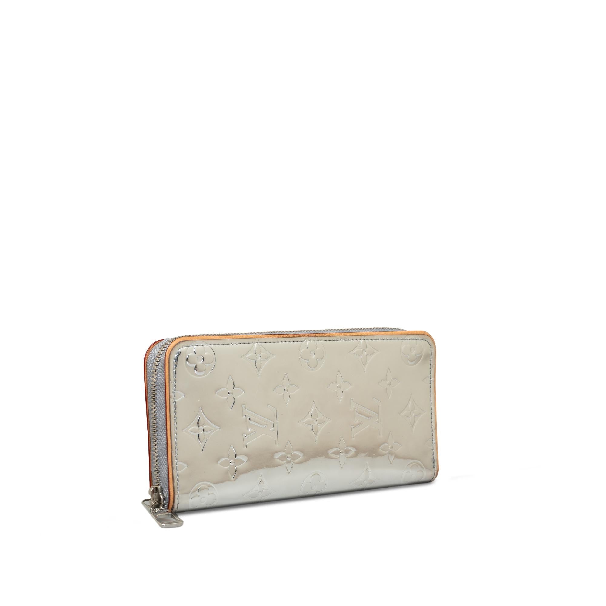 Louis Vuitton Monogram Mirror Vertical Zippy (SHG-oAZ7Qw)