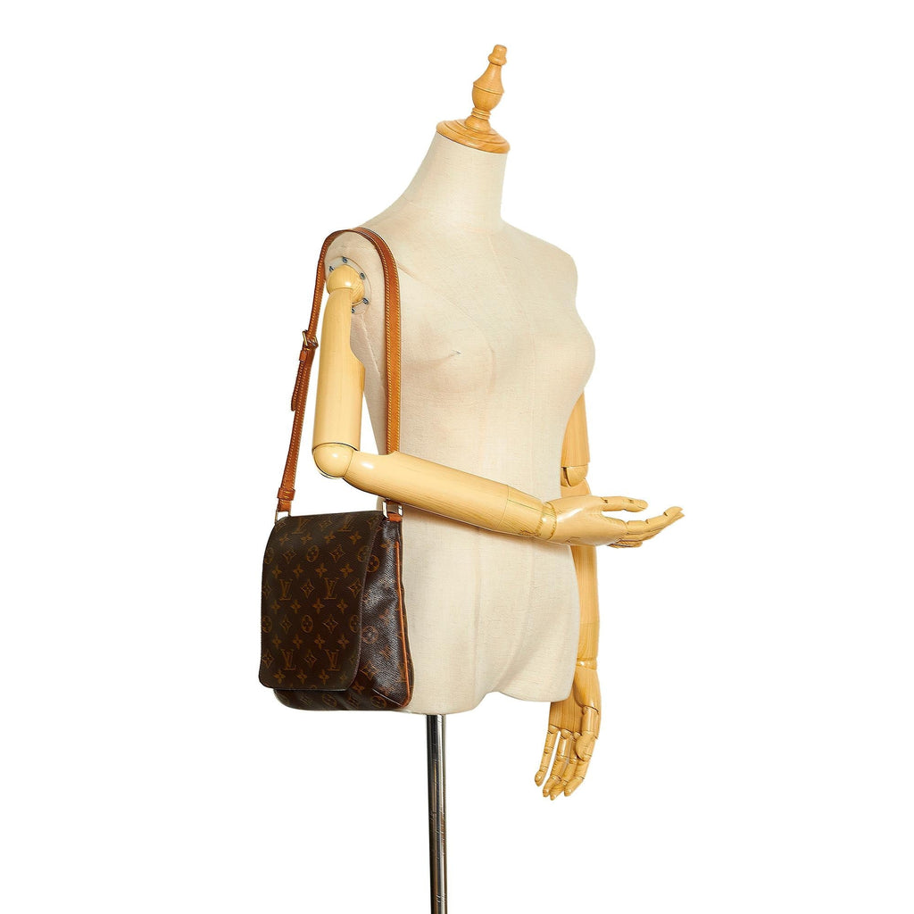 Louis Vuitton Monogram Musette Salsa Short (SHG-lCsl7B)