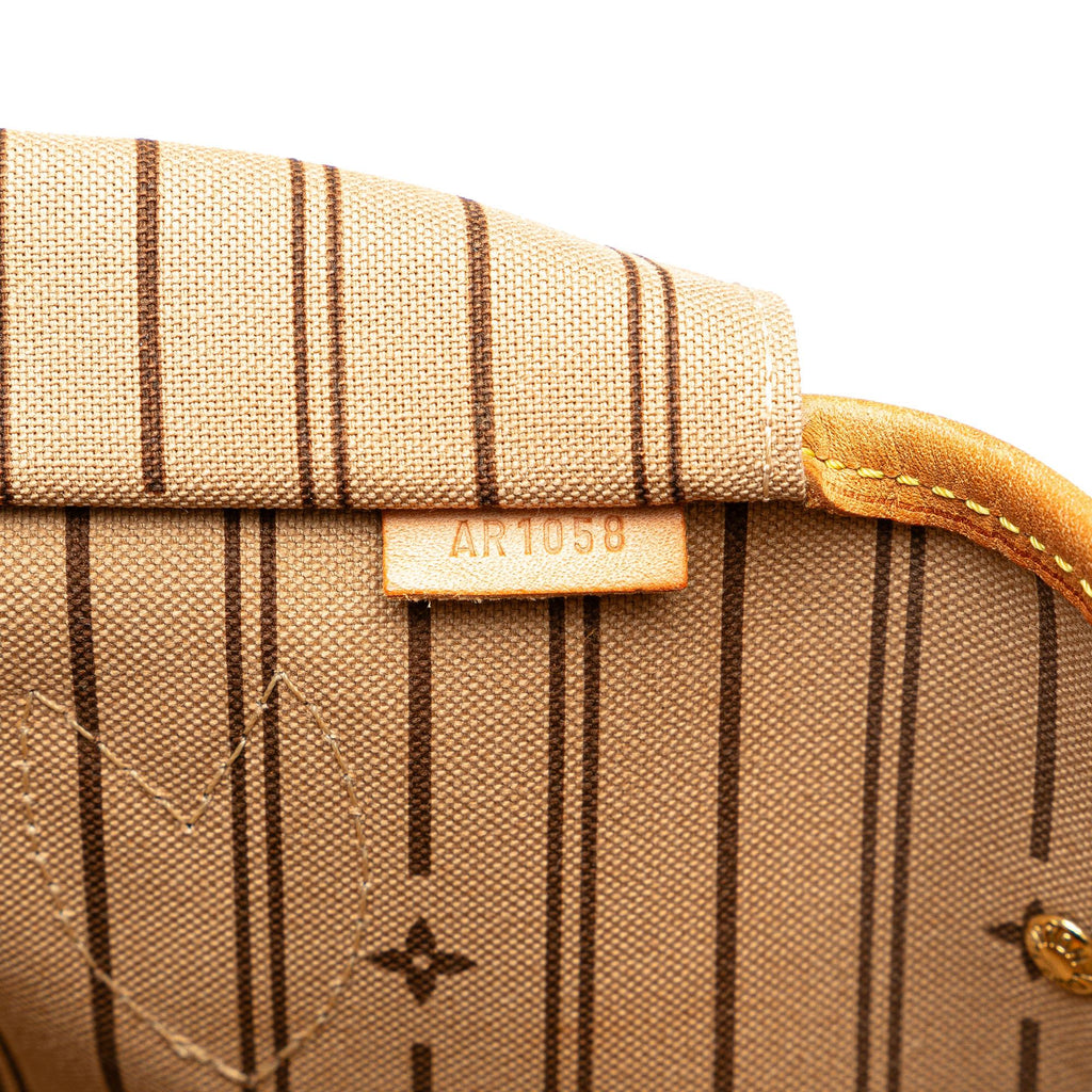 Louis Vuitton Monogram Neverfull MM (SHG-vyn6QK)