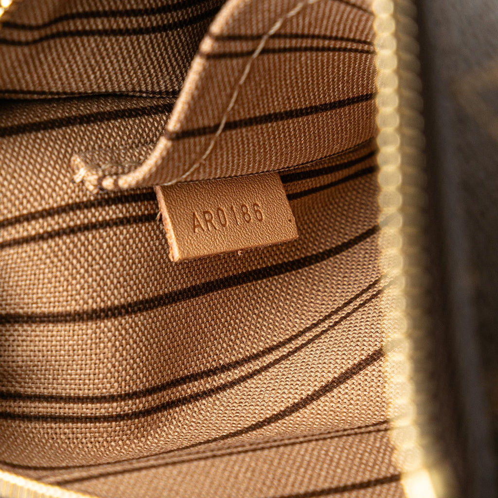 Louis Vuitton Monogram Neverfull Pouch