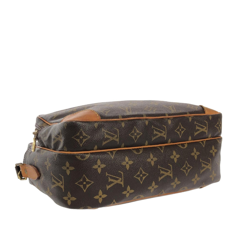 Louis Vuitton Monogram Nil Crossbody Bag (SHG-VVI87o)