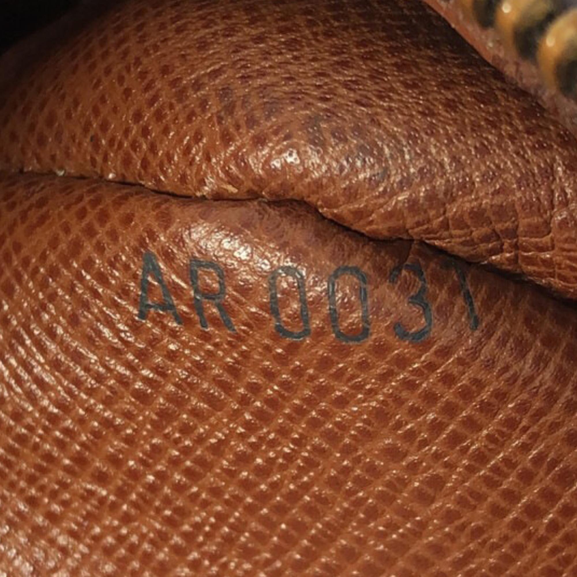 Louis Vuitton Monogram Nil Crossbody Bag (SHG-VVI87o)